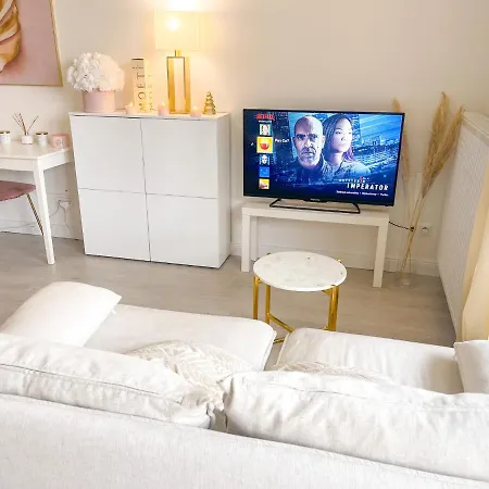 Piekny 2 Pok. Apartament Z Tarasem. Samodzielne Zameldowanie. Apartmán Ząbki