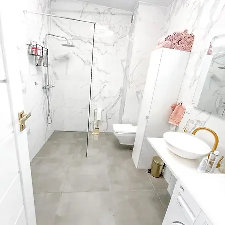 Piekny 2 Pok. Apartament Z Tarasem. Samodzielne Zameldowanie.